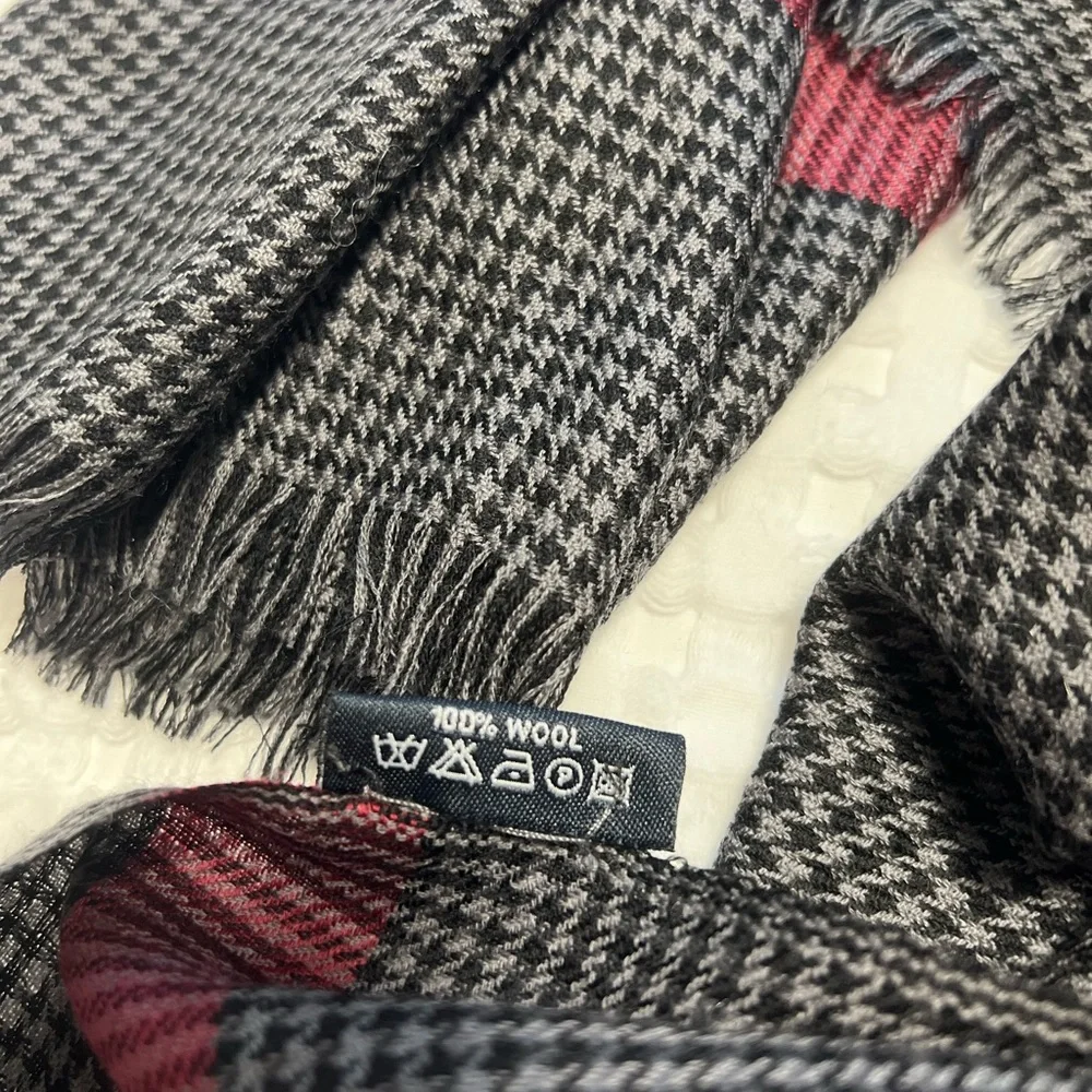 Leo Ventoni Houndstooth Wool Scarf
